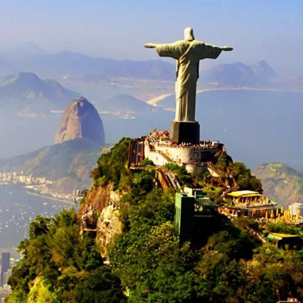 Aos pés do Cristo Redentor
